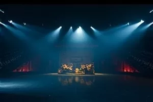 《纸上的海》封面，摊开的航海手绘图